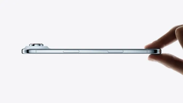 iPhone Air en color ultramarine sobre fondo oscuro